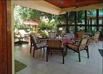 Rico Shadow Guest House نيجومبو 3*,