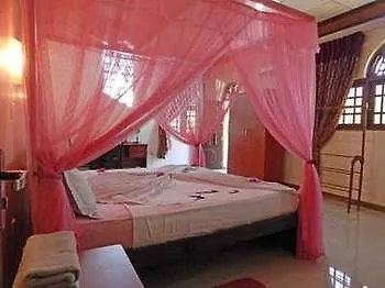 Rico Shadow Guest House نيجومبو فندق