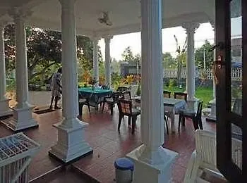 Rico Shadow Guest House نيجومبو فندق